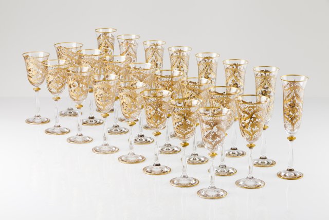 Conjunto de 24 copos em cristal lapidado